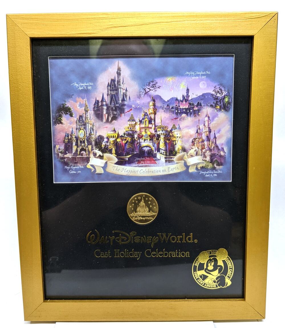 Disneyana 2005 Disney Cast Member Celebration Employee Plaque Commemorative Coin